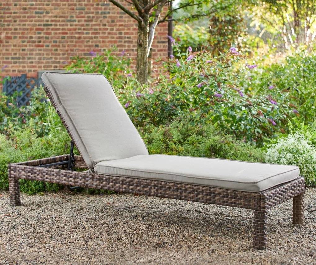 Broyhill Eagle Brooke All-Weather Wicker Cushioned Chaise Lounger - Image 4