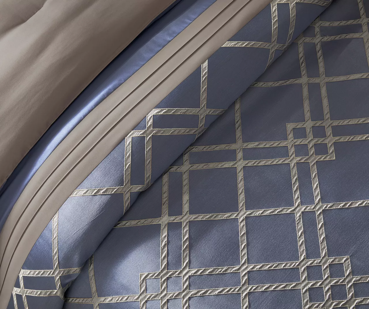 Broyhill Corinth Denim Geo 8-Piece Comforter Set - Image 4