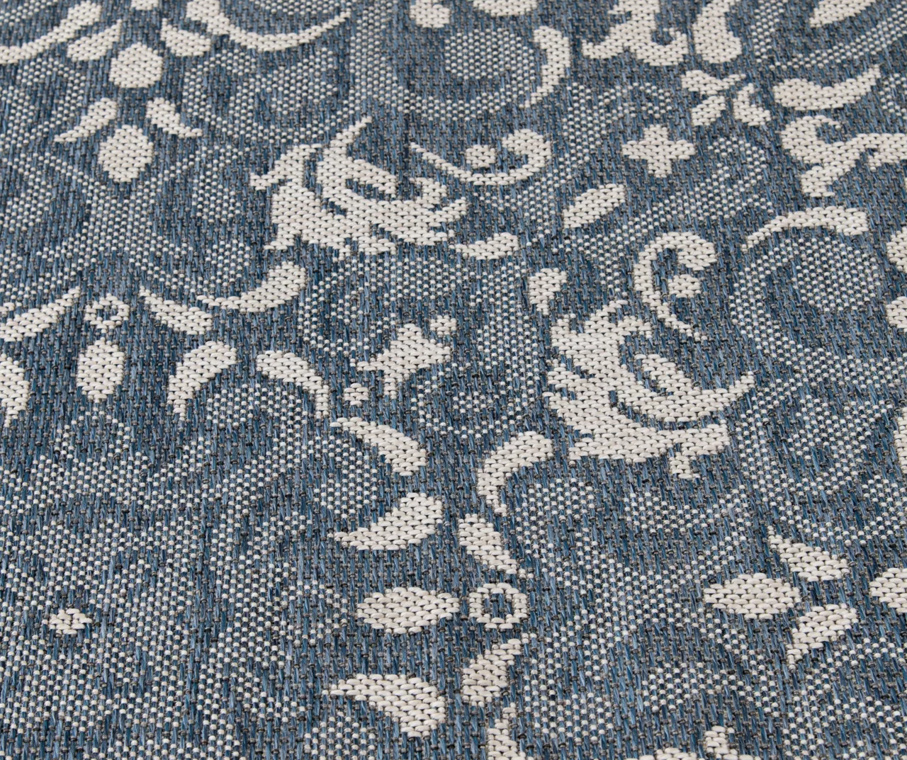 Broyhill Sandpointe Cobalt & Ecru Damask Outdoor Area Rug - Image 4